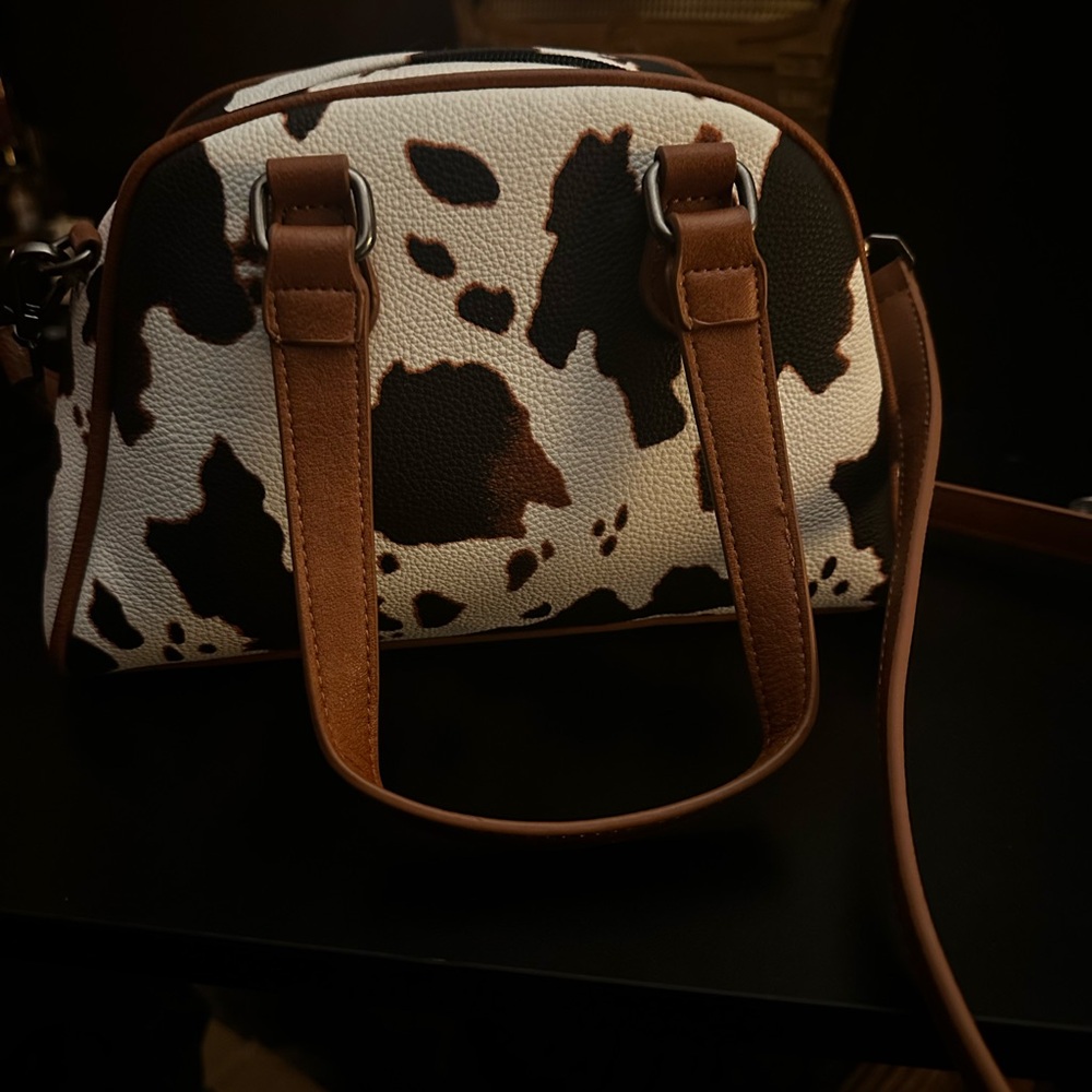 Wrangler Cow Print Crossbody Bag with Tan Accents - Picture 4 of 7